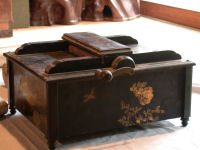 伊豆文邸で珍品紙調琴が発見されました