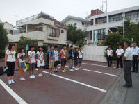 町の小学生訪問団が姉妹都市の帯広市へ出発