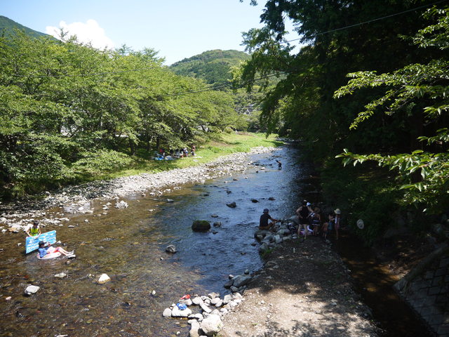 大沢河畔での川遊び 松崎町