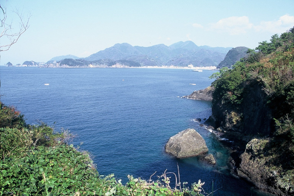 (630)室岩洞から駿河湾を望む