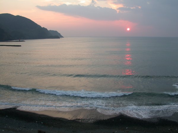 (1315)外部からの夕日