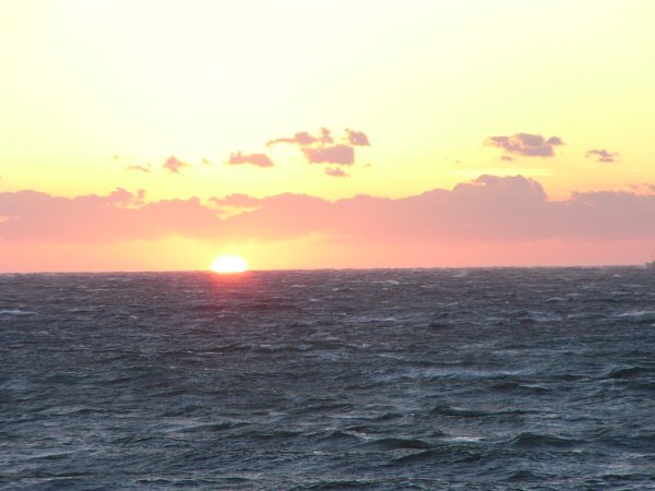 (1356)外部からの夕日