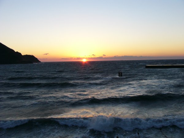 (1357)外部からの夕日