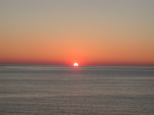 (1375)外部からの夕日