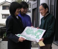 中学生福祉カレンダー配布