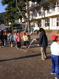 松崎小学校長繩飛び