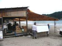 岩地海の家解体