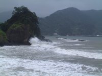 外部風強く波が高いです