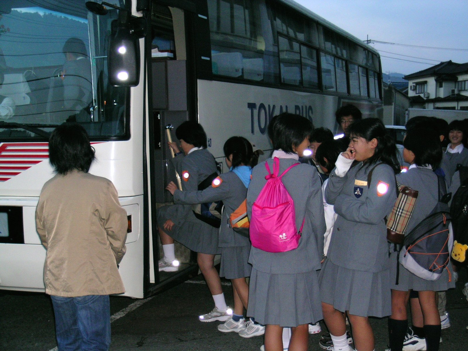 松崎小学校の修学旅行の出発