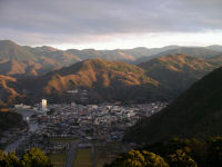 穏やかな朝を迎えた松崎の中心街