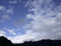 昼頃には晴れ間も