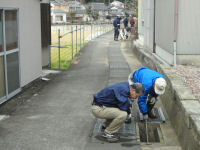 岩科中村地区では清掃作業