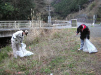 松崎町役場職員組合による町内清掃 松崎町役場職員組合による町内清掃