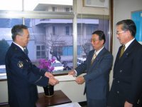 飲酒運転根絶に関する決議書提出 飲酒運転根絶に関する決議書提出