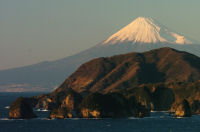 夕日を浴びた富士山
