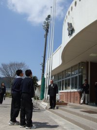 岩科小学校校章降納 岩科小学校校章降納