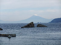 今朝の雲見海岸からの富士山