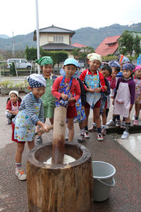 松崎幼稚園餅つき 松崎幼稚園餅つき