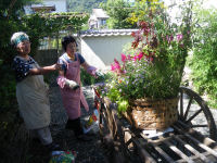 花の会による花飾り作り 花の会による花飾り作り