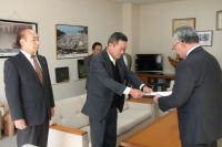 松崎町立幼稚園統合に関する申入書提出 松崎町立幼稚園統合に関する申入書提出