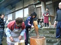 帰一寺の餅つき 帰一寺の餅つき
