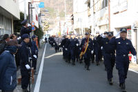 消防団出初式パレード、一斉放水