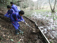ホタルボランティア　遊歩道づくり