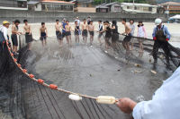 松本市安曇地区訪問団地引網体験