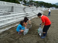 早朝海岸清掃