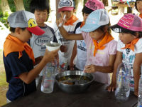 みどりの少年団「スズメバチトラップづくり」