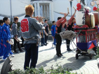 丁壮社伊豆の長八美術館前で太鼓演奏