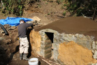 八木山炭窯復活プロジェクト「天井打ち」