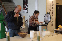 自然薯品評会「試食と販売」