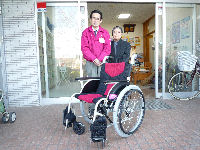 マックスバリュ東海から車いすの寄贈