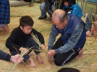 棚田百笑くらぶお正月の輪飾り作り