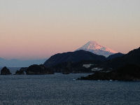 朝日に染まる富士山
