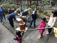 帰一寺の餅つき