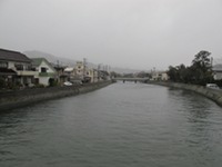 今日は冷たい雨が降っています