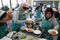 食生活推進協議会の会員で調理実習