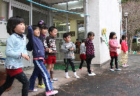 松崎幼稚園・聖和保育園の年長児とワークショップマナの交流会