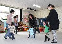 児童館で育児グループ