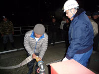 消防団員による消火栓取扱い指導