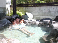 「道の駅」花の三聖苑内かじかの湯でハーブ湯