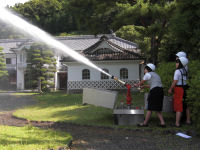 重文岩科学校の消防訓練