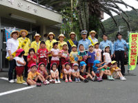 下田警察署松崎分庁舎で園児が七夕の誓い