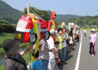 松崎幼稚園岩科園「交通安全かかし作り」 松崎幼稚園岩科園「交通安全かかし作り」