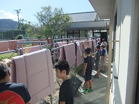 通学合宿布団干し