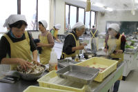 ひまわり会のお弁当づくり