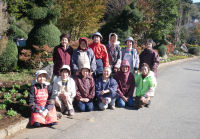 道の駅「花の三聖苑」で三聖苑花クラブが作業