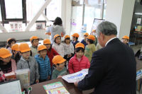 聖和保育園の園児が来庁